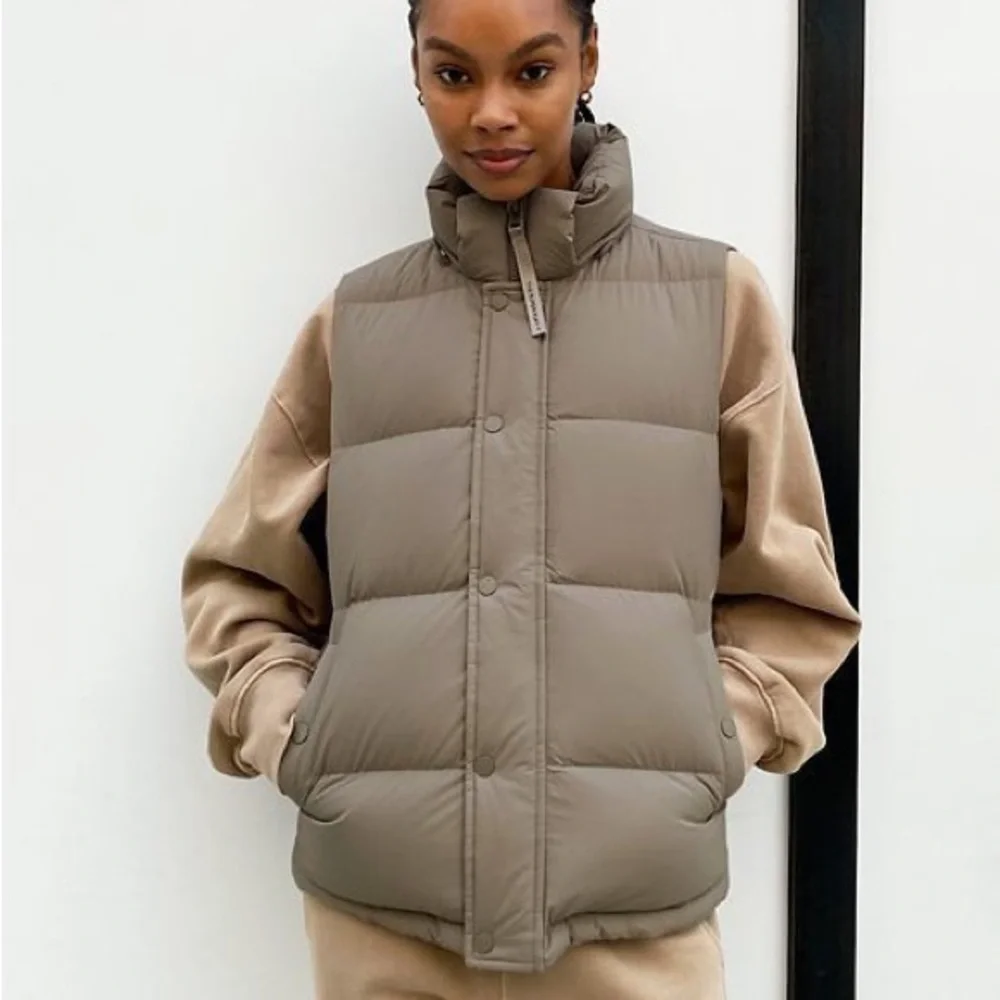 Aritzia Vest - Picture 2 of 4